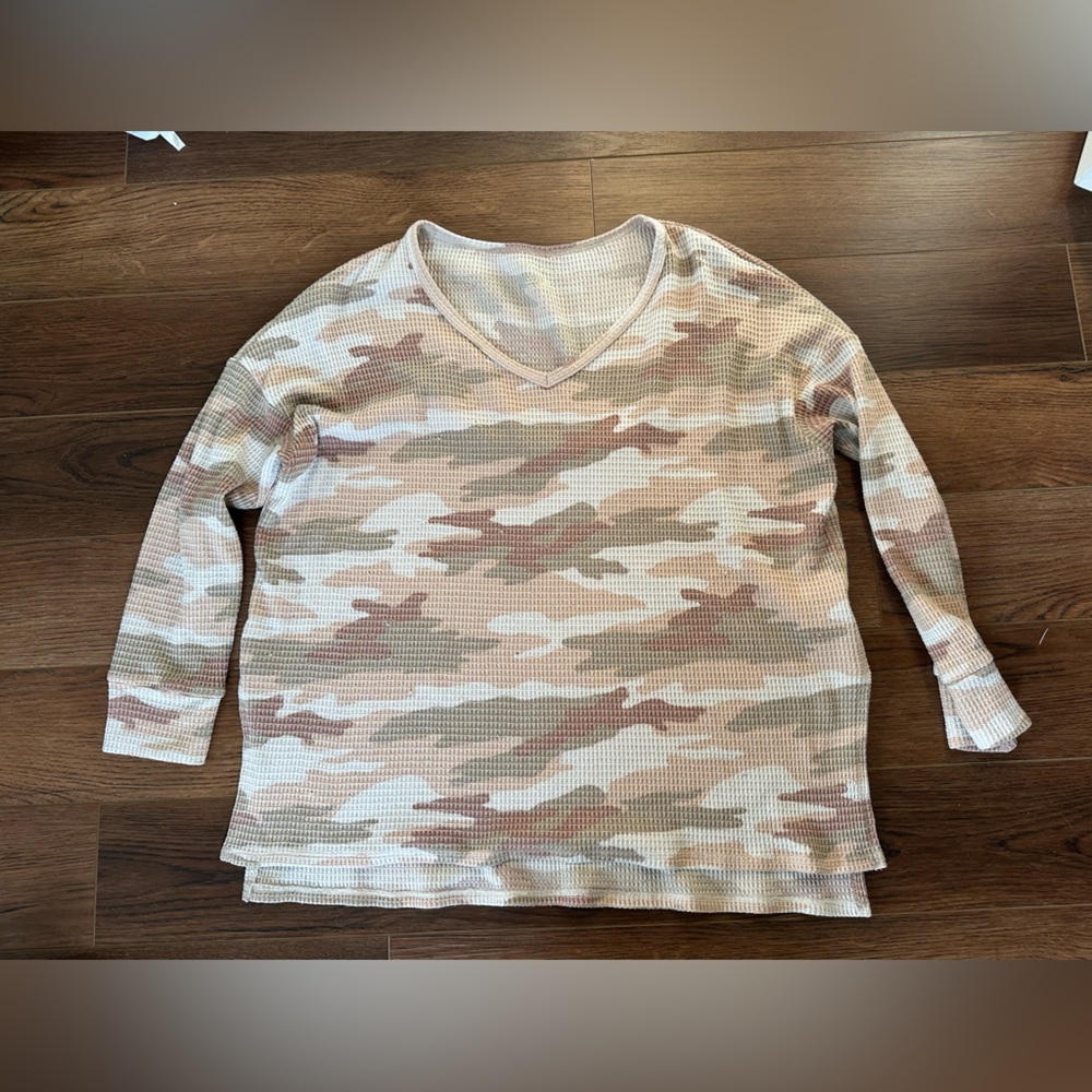 EUC Aerie M oversized pink/neutral camo waffle knit long sleeve shirt